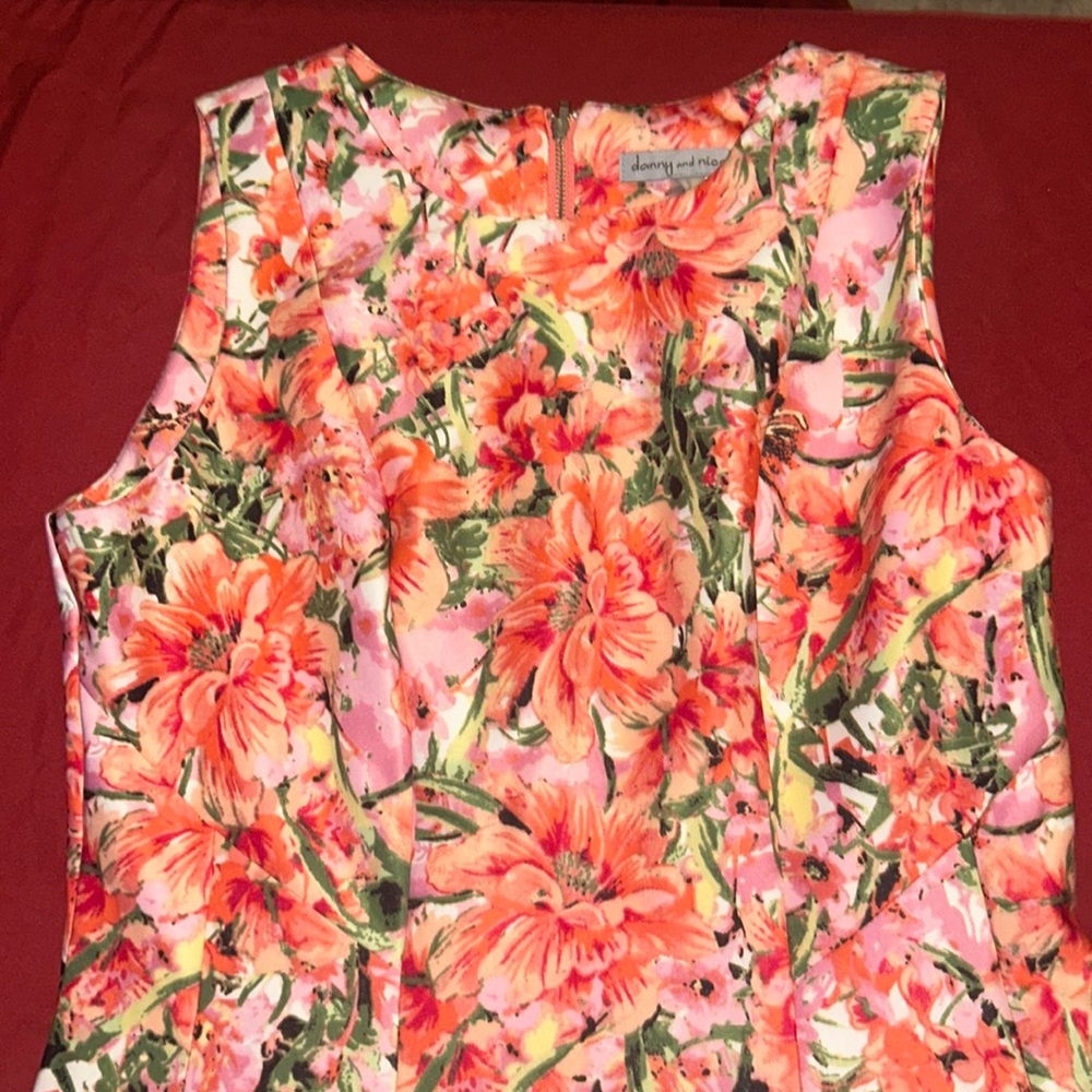 Multi Color Floral short dress. Knee length. Danny and Nichole. Size 12 women’s